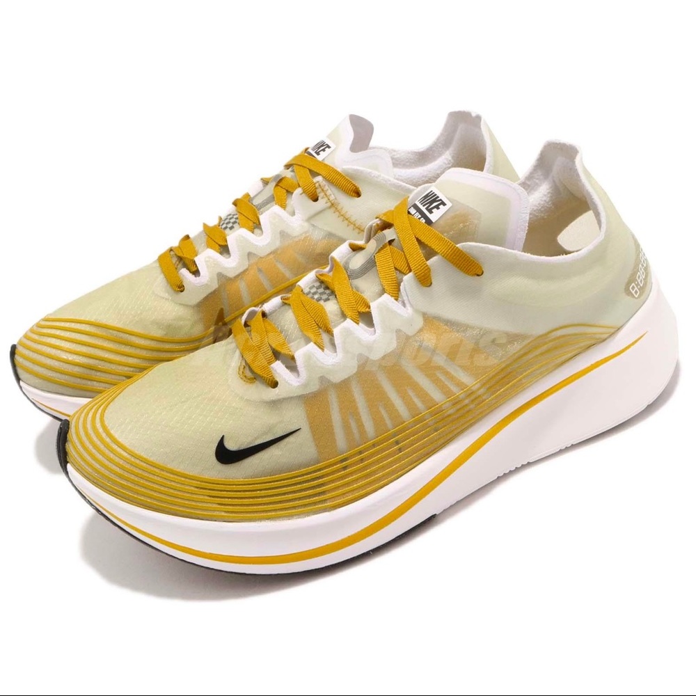 SOLD Nike Zoom Fly SP sneakers